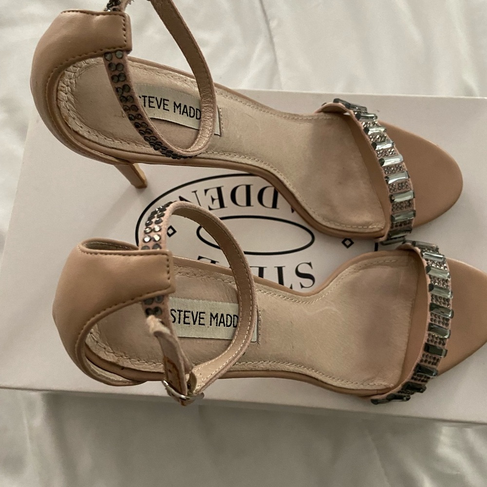 Steve Madden, Nude Heeled Sandal with silver accents, size 8.5